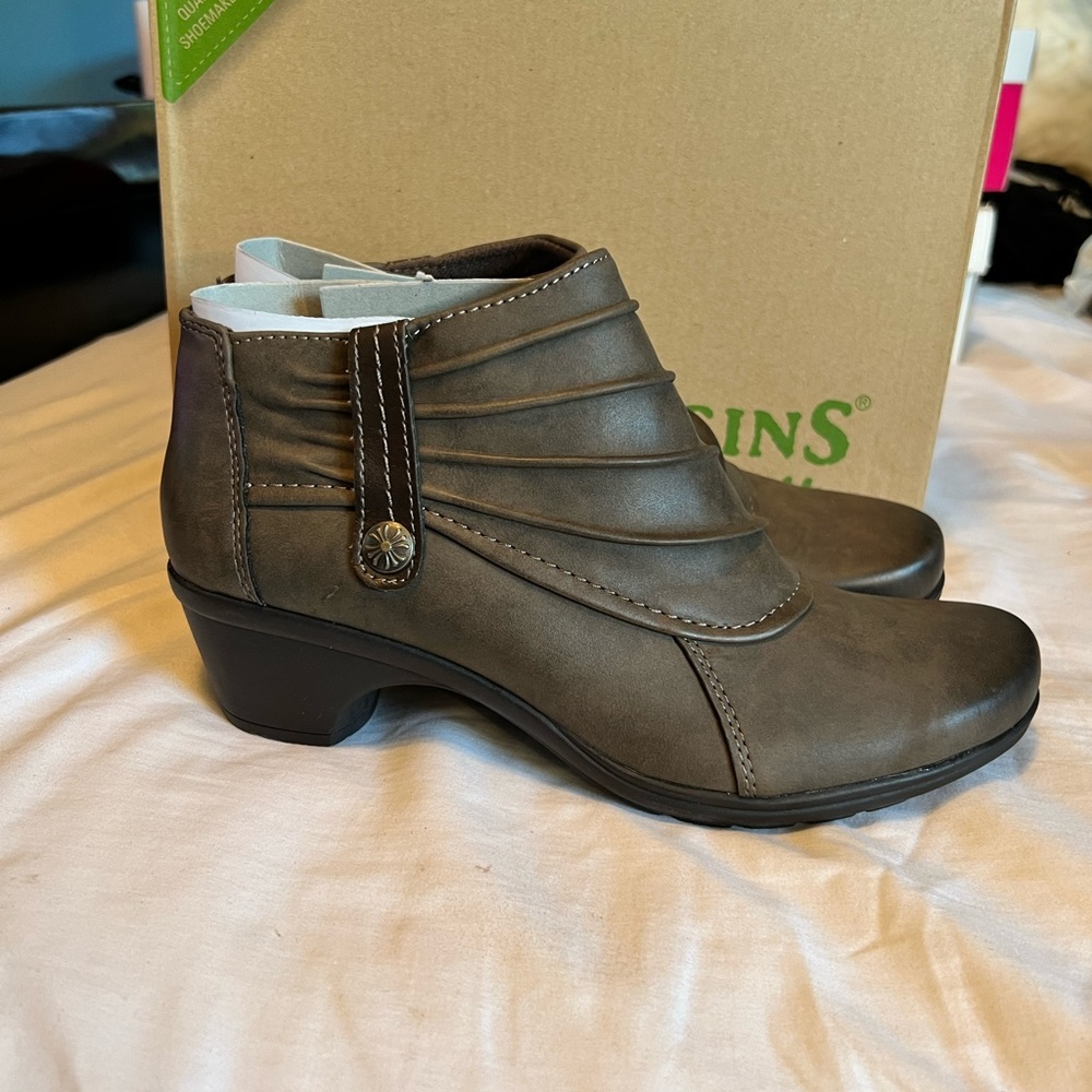Brand New Earth Origins Brown Heels